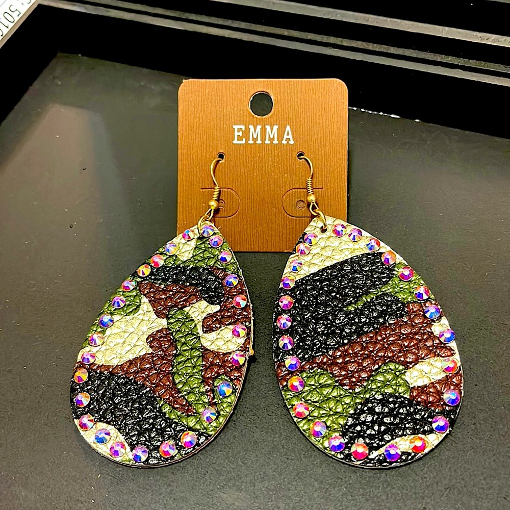 CAMOUFLAGED EARRINGS WITH AB 🦄 CRYSTALS